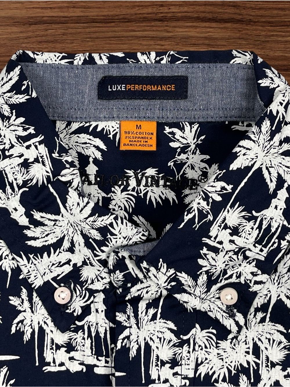 Tailor Vintage Airotec+ Tropical Navy Blue Short Sleeve Button Down. Medium - Picture 3 of 9
